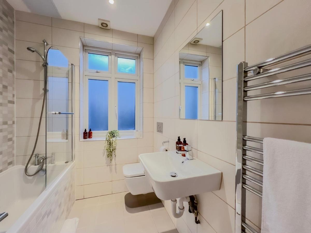 Prime Location Camden Luxury Apt Sleeps 6 London Exteriör bild